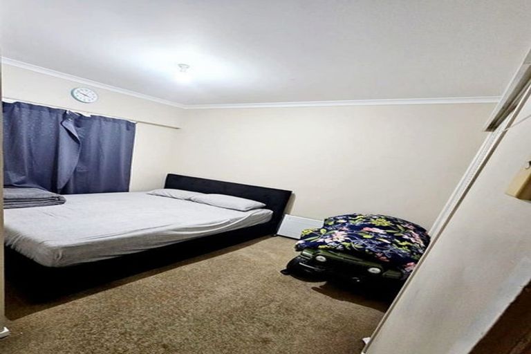 Photo of property in 2/940 East Coast Road, Northcross, Auckland, 0630