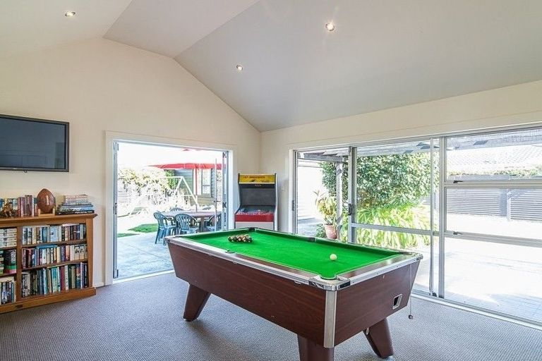 Photo of property in 32 Kapanui Road, Waikanae, 5036