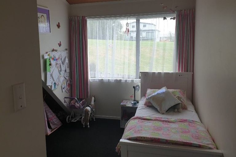 Photo of property in 1/186 East Coast Road, Forrest Hill, Auckland, 0620