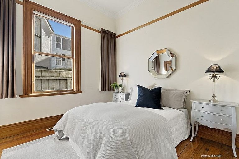 Photo of property in 26 Grove Road, Kelburn, Wellington, 6012