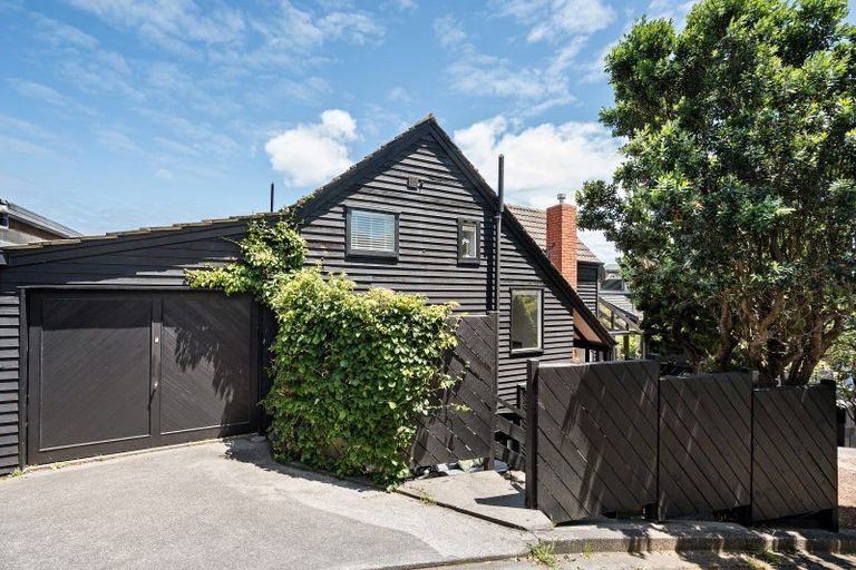 Photo of property in 16 Indira Place, Khandallah, Wellington, 6035