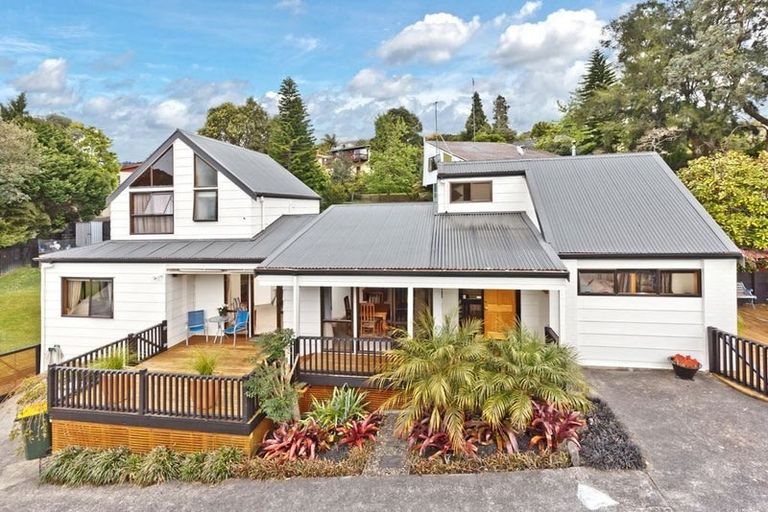 Photo of property in 8 Elmira Place, Browns Bay, Auckland, 0630