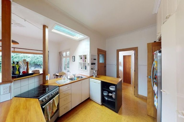 Photo of property in 6 Taranaki Street, Saint Johns Hill, Whanganui, 4501