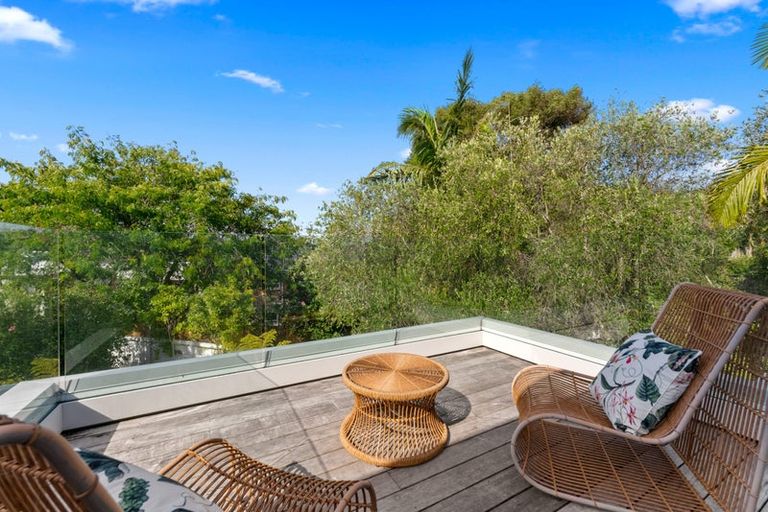 Photo of property in 15c Rodney Road, Northcote Point, Auckland, 0627