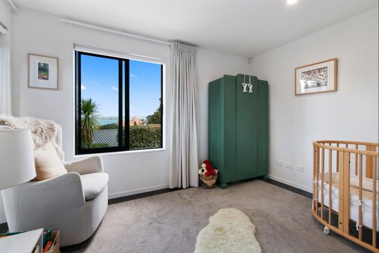 Photo of property in 1/11 Pullum Street, Birkenhead, Auckland, 0626