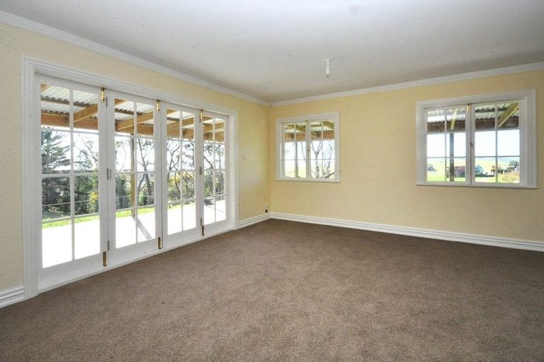 Photo of property in 1742 South Head Road, South Head, Helensville, 0874