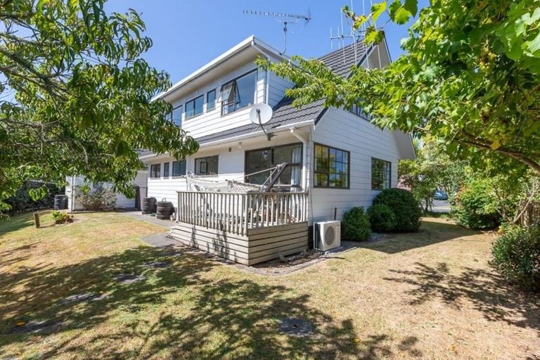 Photo of property in 77 Gilbass Avenue, Hamilton Lake, Hamilton, 3204