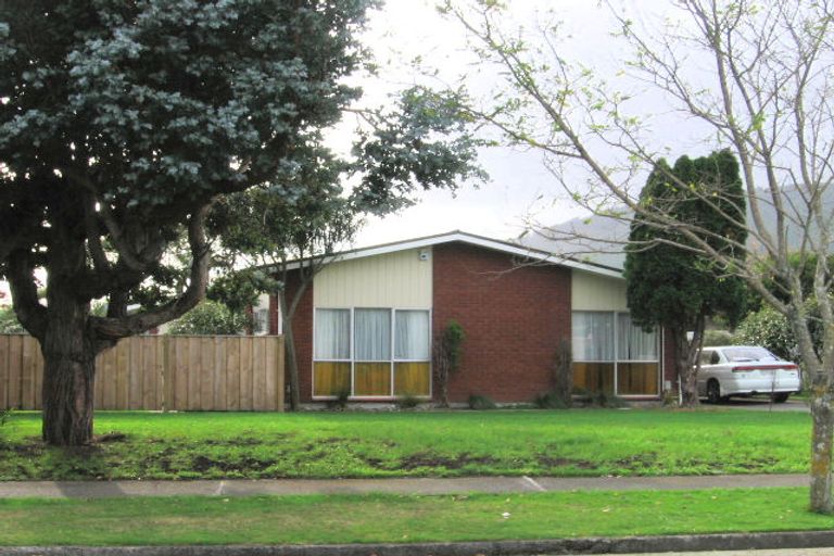 Photo of property in 54 Rewarewa Crescent, Waikanae, 5036