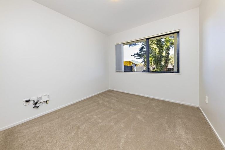 Photo of property in 2 Braeburn Place, Takanini, 2112