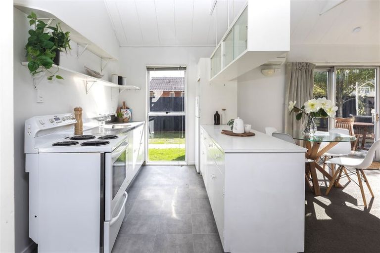 Photo of property in 2/23 Bretts Road, St Albans, Christchurch, 8052