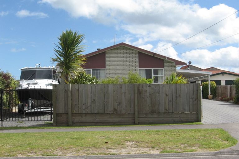 Photo of property in 16 Waitahanui Avenue, Taupo, 3330