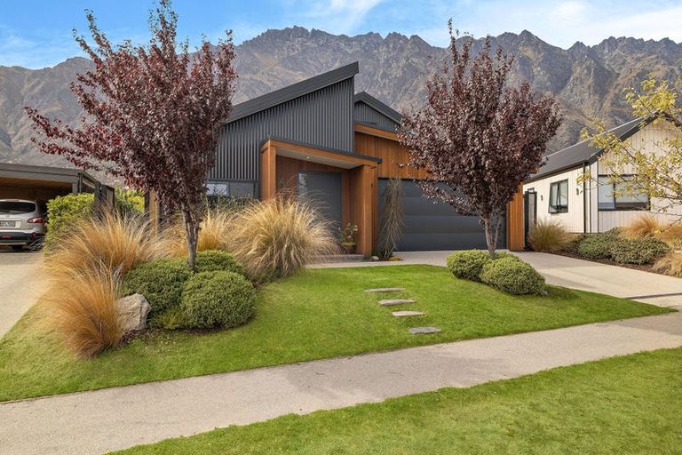 Photo of property in 6 Shepherd Road, Jacks Point, Queenstown, 9371