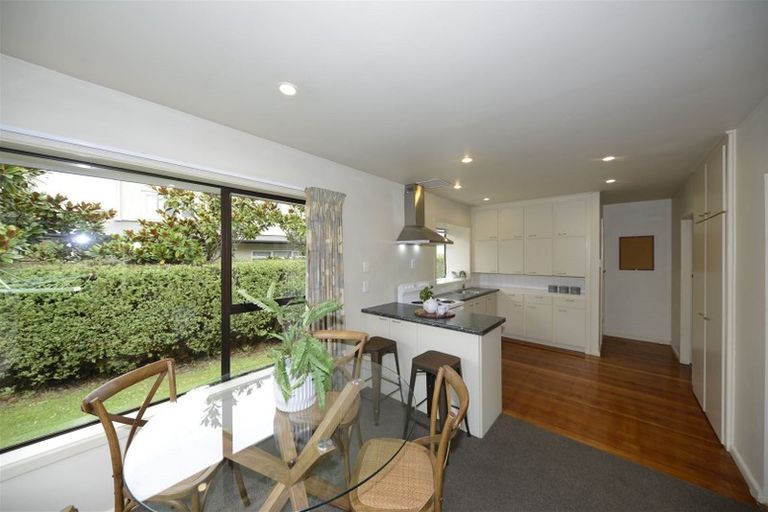 Photo of property in 156 Avonhead Road, Avonhead, Christchurch, 8042