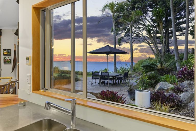 Photo of property in 24 Cliff Road, Torbay, Auckland, 0630