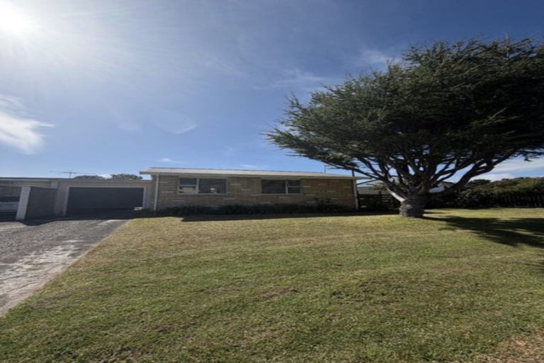 Photo of property in 3 Victor Grove, Waikanae Beach, Waikanae, 5036