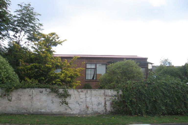 Photo of property in 32 Poole Crescent, Wainuiomata, Lower Hutt, 5014