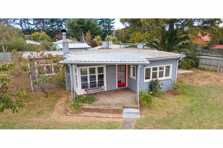 Photo of property in 29 Stalkers Road, Woodend Beach, Woodend, 7691