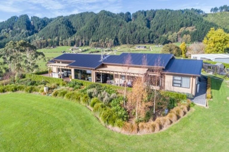 Photo of property in 141 Manakau Heights Drive, Manakau, Levin, 5573