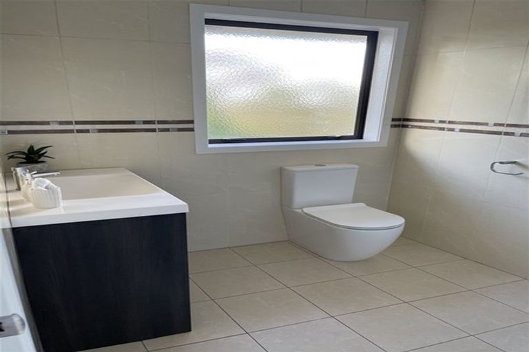 Photo of property in 8 Gordon Stanley Drive, Massey, Auckland, 0614