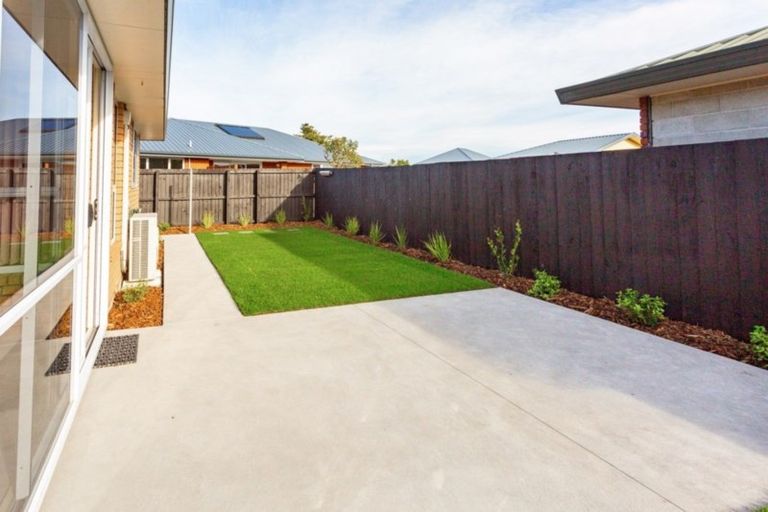 Photo of property in 2/18a Thistledown Place, Woolston, Christchurch, 8062