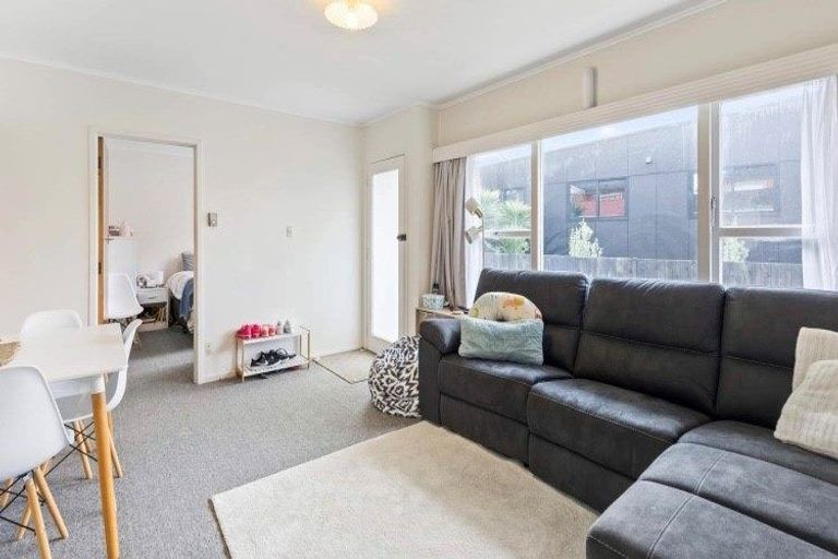 Photo of property in 2/10 Hororata Road, Hauraki, Auckland, 0622