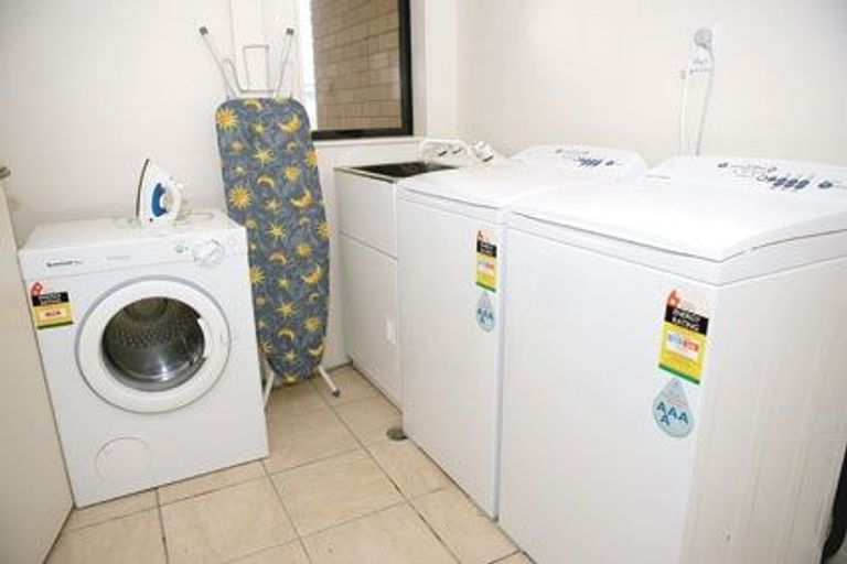 Photo of property in 35 Jones Crescent, Melville, Hamilton, 3206