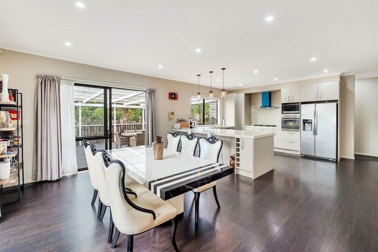 Photo of property in 43 South Kensington Way, Henderson, Auckland, 0612