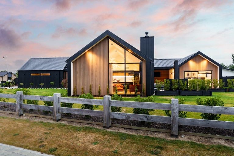 Photo of property in 11 Three Kings Court, Outram, 9019