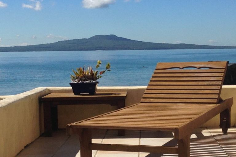 Photo of property in 9a Holiday Road, Milford, Auckland, 0620