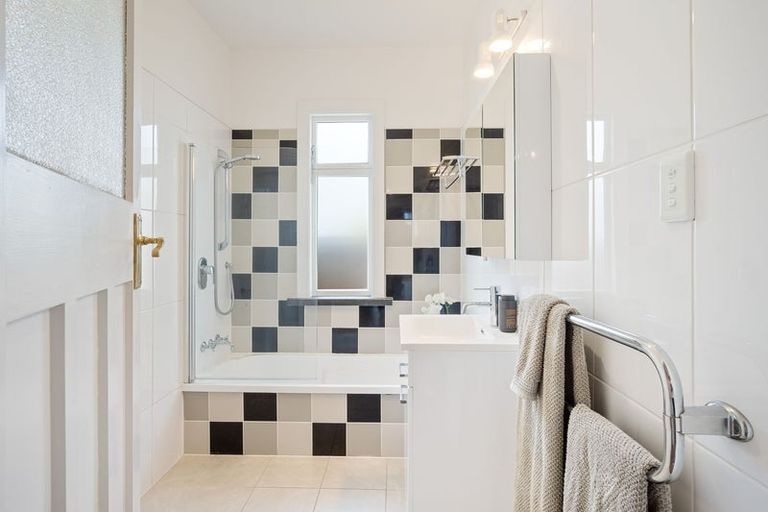 Photo of property in 48 Medway Street, Richmond, Christchurch, 8013