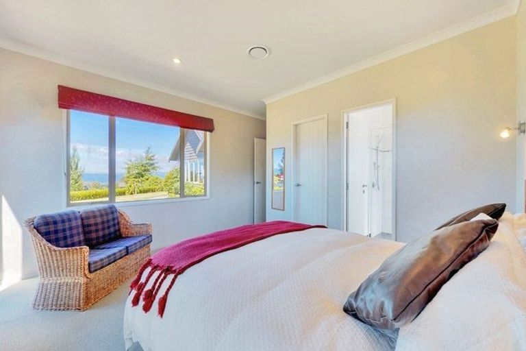 Photo of property in 63 Loch Views Road, Acacia Bay, Taupo, 3385