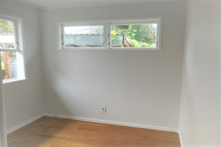 Photo of property in 16 Limmer Place, Browns Bay, Auckland, 0632