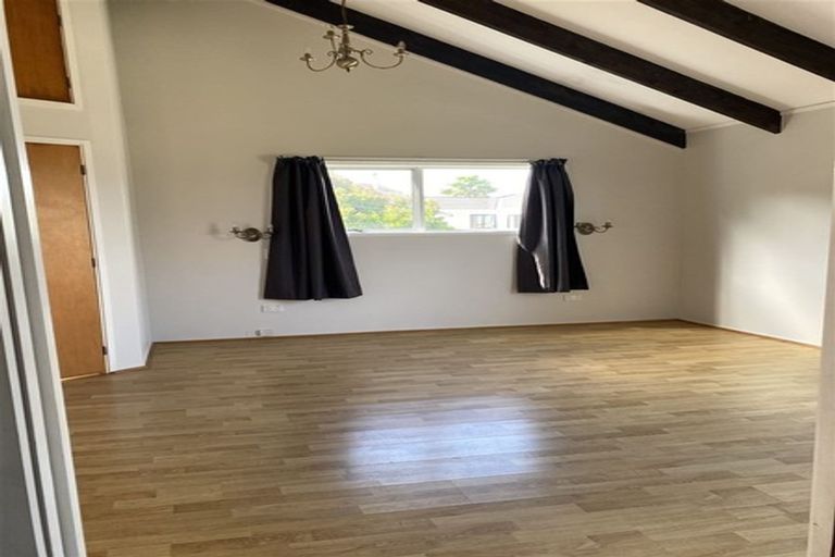 Photo of property in 4 Tadley Court, Goodwood Heights, Auckland, 2105