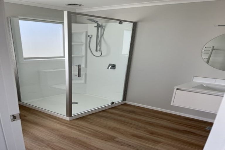 Photo of property in 1 Cynisca Crescent, Wallaceville, Upper Hutt, 5018