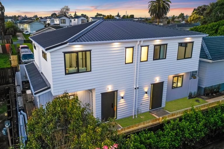 Photo of property in 2/7 Gambare Place, Wattle Downs, Auckland, 2103