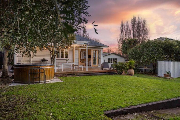 Photo of property in 5 Burnbrae Street, Saint Martins, Christchurch, 8022