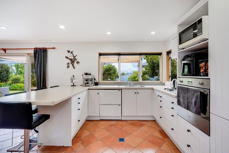 Photo of property in 37 Greenfield Drive, Western Heights, Hamilton, 3200