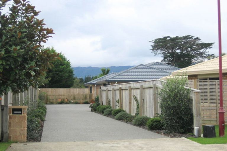 Photo of property in 3 Holcombe Drive, Paraparaumu, 5032