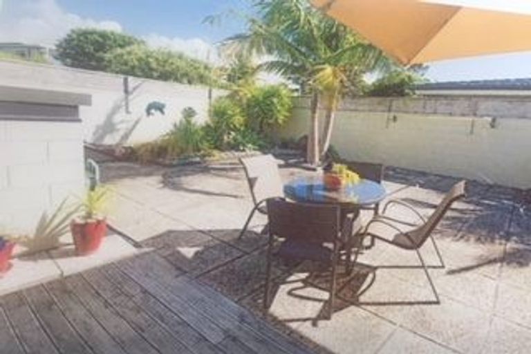 Photo of property in 22 Amorino Drive, Red Beach, 0932