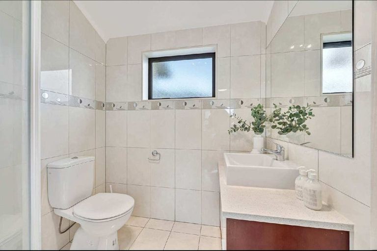 Photo of property in 10 Bonny Crescent, Massey, Auckland, 0614