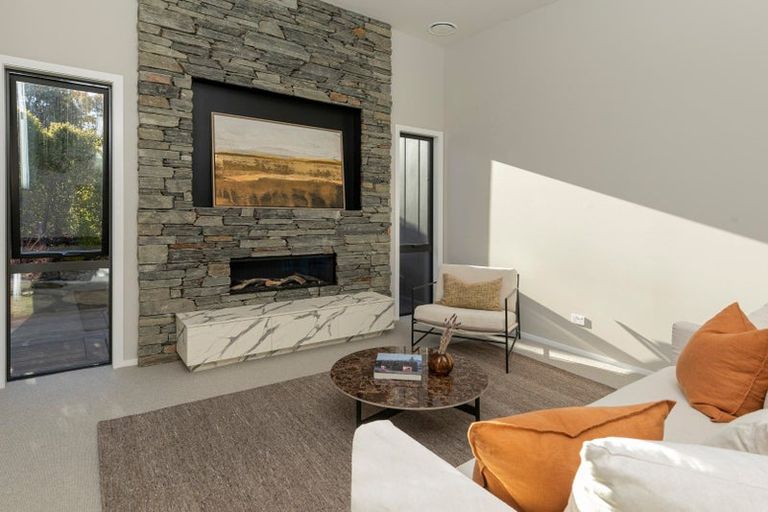 Photo of property in 9 Kamana Rise, Wanaka, 9382