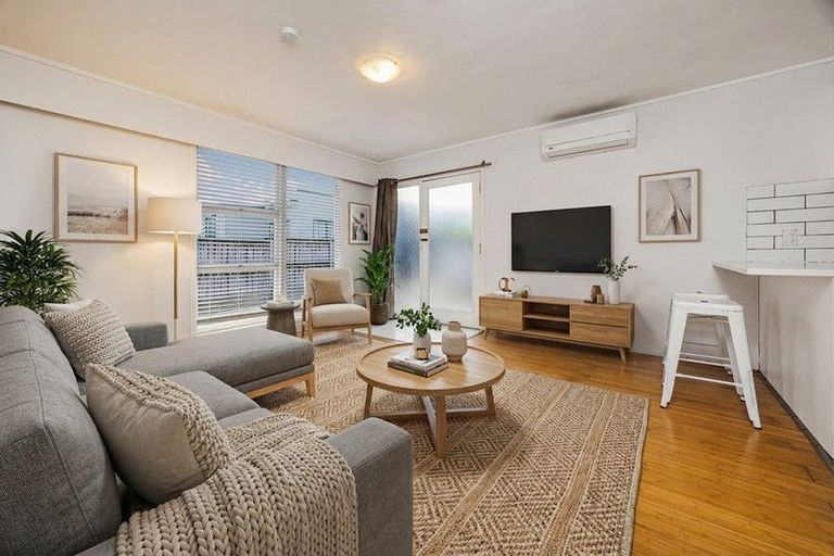 Photo of property in 2/8 James Road, Manurewa, Auckland, 2102