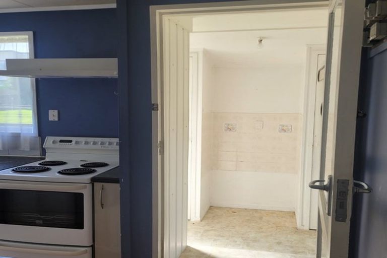 Photo of property in 15 Craigbank Avenue, New Lynn, Auckland, 0600