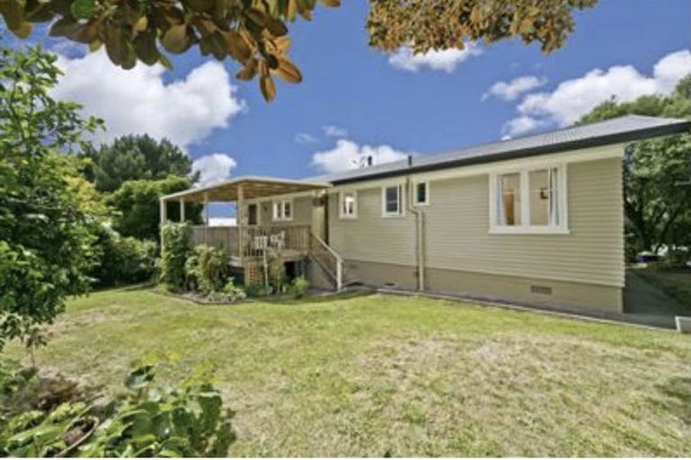Photo of property in 16 Bruce Road, Glenfield, Auckland, 0629