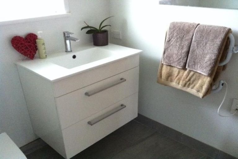 Photo of property in 2/8 Hillcrest Road, Papatoetoe, Auckland, 2025