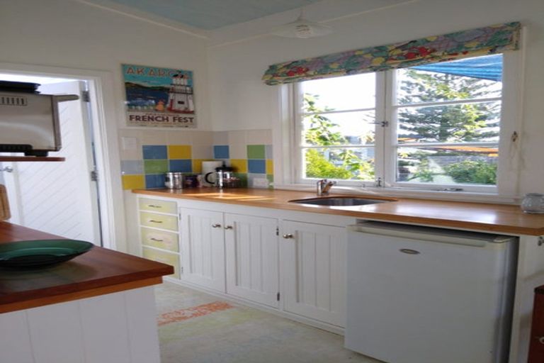 Photo of property in 68 Aramoana Avenue, Devonport, Auckland, 0624