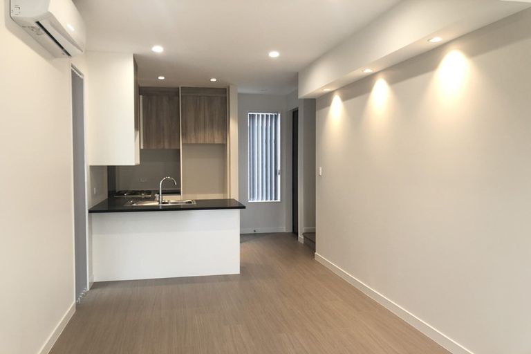 Photo of property in 7/21 Akoranga Drive, Northcote, Auckland, 0627