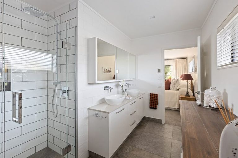 Photo of property in 23 Glucina Avenue, West Harbour, Auckland, 0618