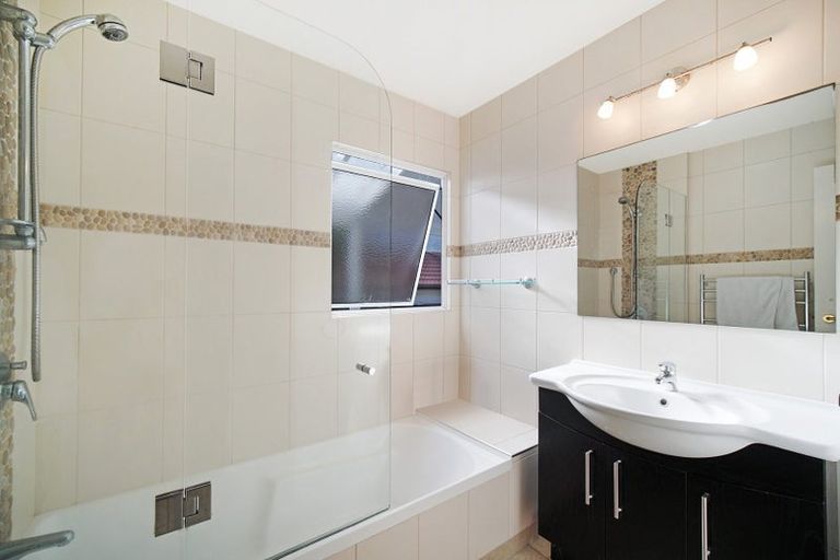 Photo of property in 13 Gilberd Place, Torbay, Auckland, 0630