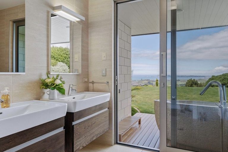 Photo of property in 185 Eskridge Drive, Eskdale, Napier, 4182